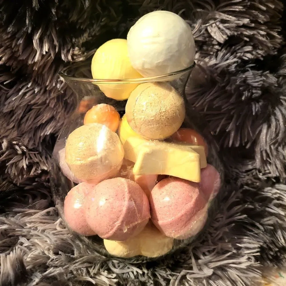 HOST PICK!!!!A bundle of bath bombs, moisturizing and nonirritating! For baths!